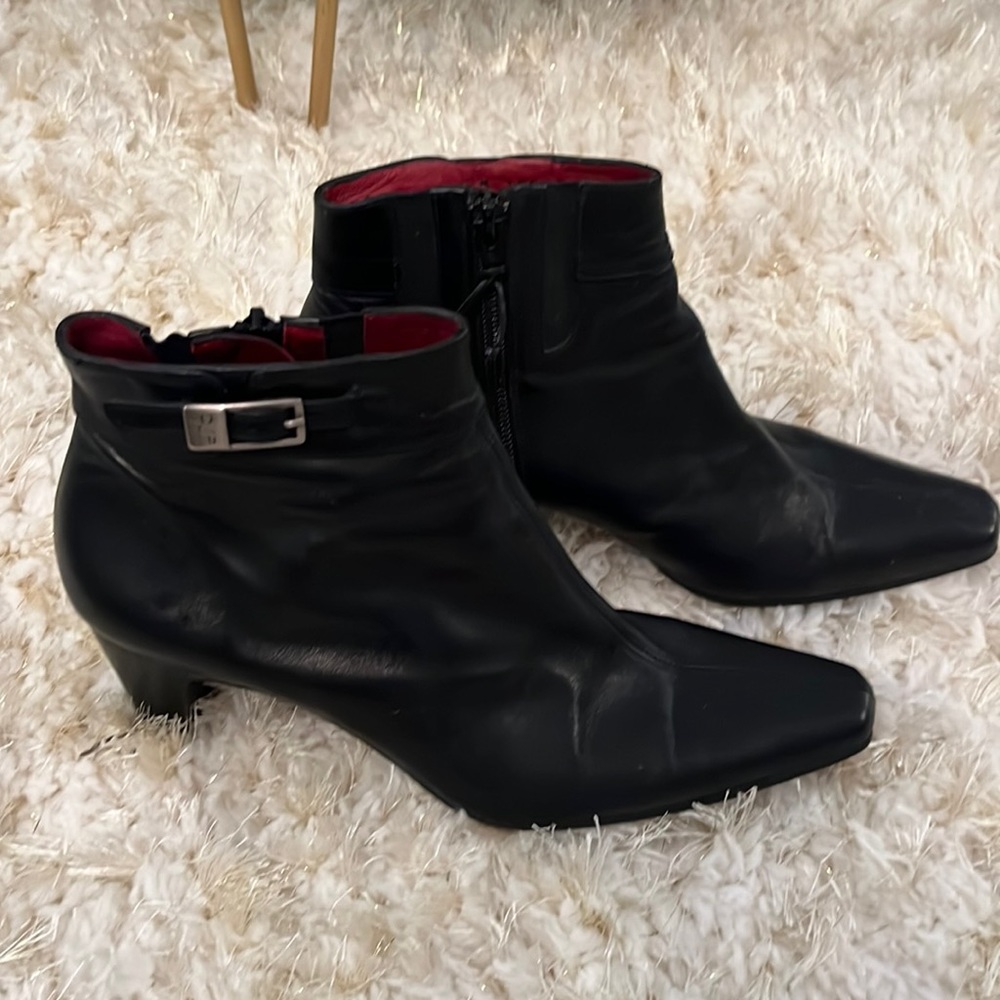 Donald J Pliner genuine leather ankle boots